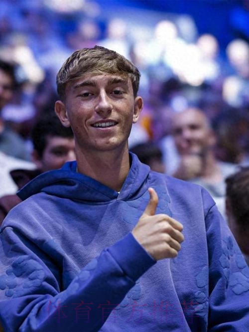 赫伊森观看男篮比赛 因伤退出西班牙队缺席1-2周 赫伊森观看男篮比赛 因伤退出西班牙队缺席1-2周